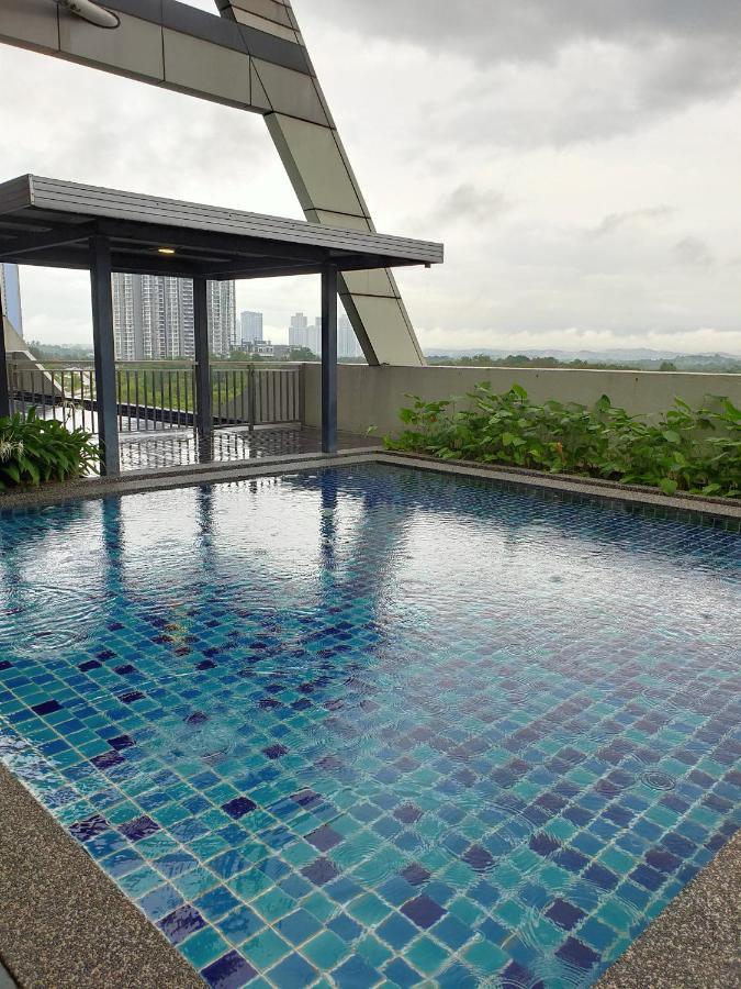 D Bunga 1 Moslim Homestay Pool View Legoland Nusajaya Nusajaya  Kültér fotó